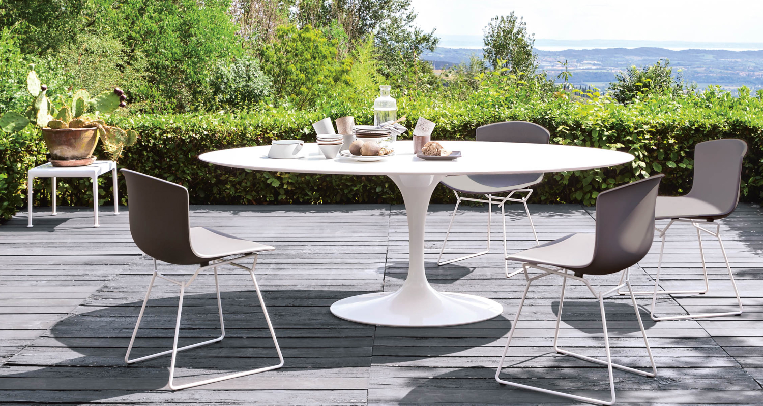 Knoll Outdoor Saarinen Dining Table with Bertoia Molded Shell Chairs